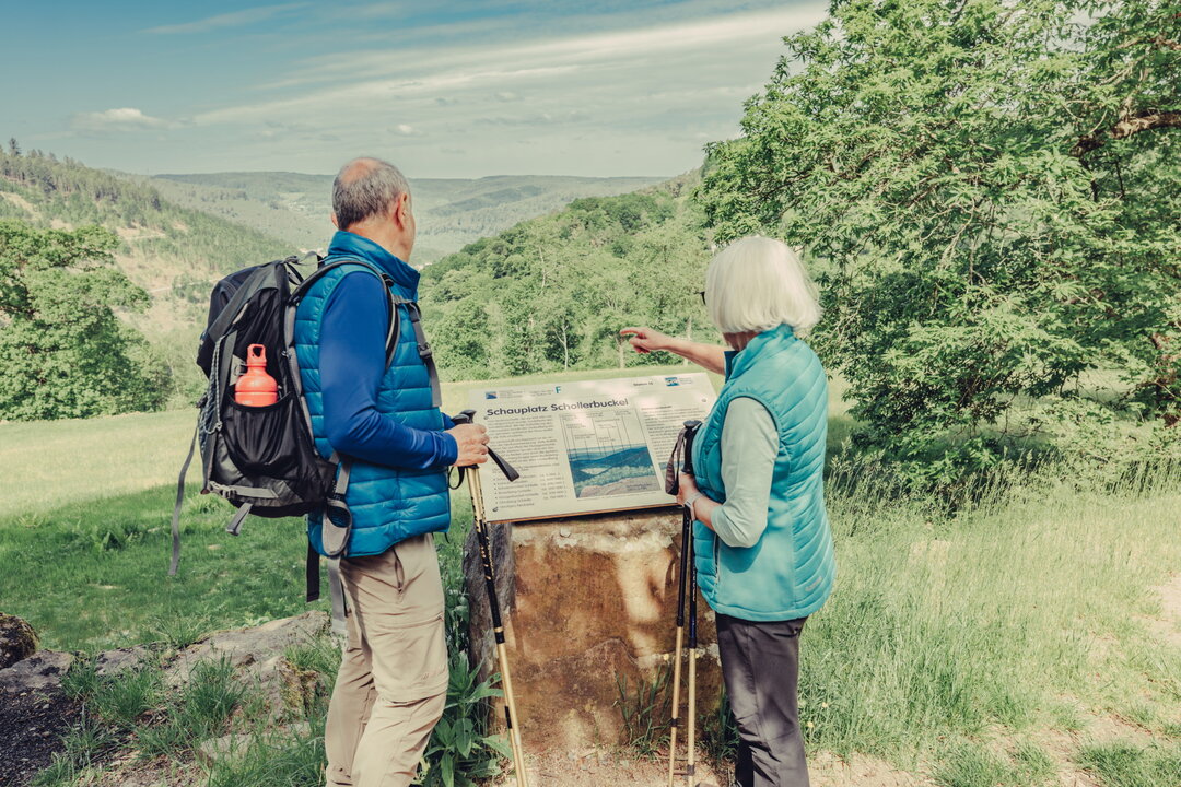 Wanderer auf dem Schollerbuckel bei Eberbach