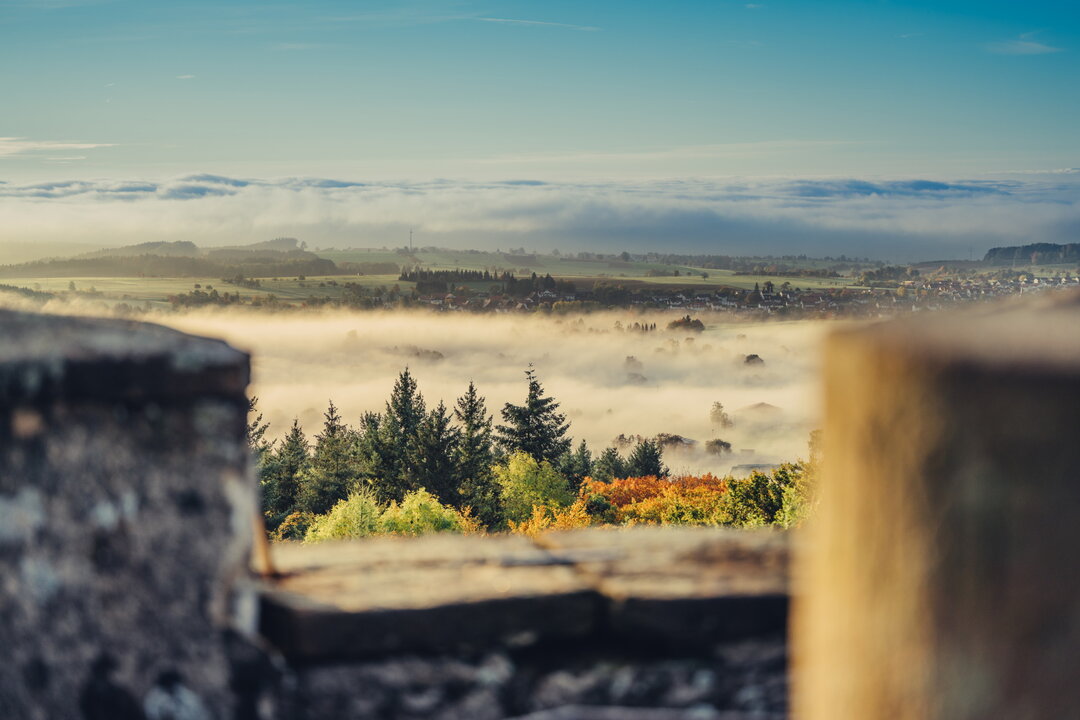 Blick vom Katzenbuckelturm bei Waldbrunn auf die Landschaft des Odenwaldes